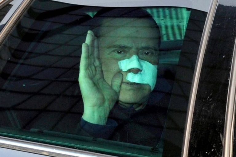Ακατάλληλος για δίκη ο άνδρας που επιτέθηκε στον Μπερλουσκόνι | Newsit.gr Ακατάλληλος για δίκη ο άνδρας που επιτέθηκε στον Μπερλουσκόνι | Newsit.gr
