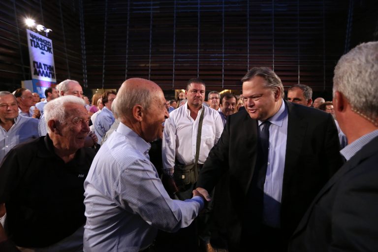 Όχι Σημίτη σε Βενιζέλο για το συνέδριο | Newsit.gr Όχι Σημίτη σε Βενιζέλο για το συνέδριο | Newsit.gr
