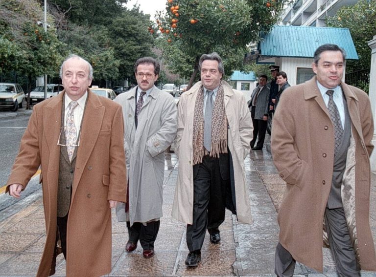 Προς δέσμευση λογαριασμών και δήμευση περιουσίας του Τ. Μαντέλη – Εντοπίστηκε τροφοδότης λογαριασμός στη Siemens; – Ελεγχος και σε Τσουκάτο | Newsit.gr Προς δέσμευση λογαριασμών και δήμευση περιουσίας του Τ. Μαντέλη – Εντοπίστηκε τροφοδότης λογαριασμός στη Siemens; – Ελεγχος και σε Τσουκάτο | Newsit.gr