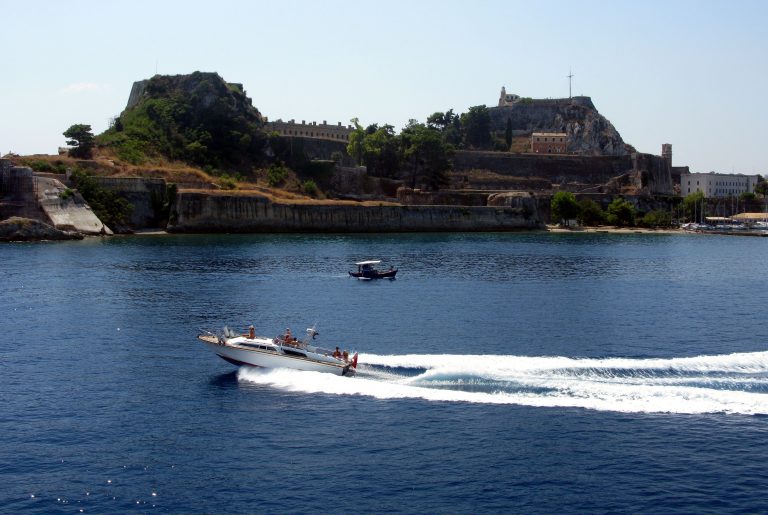 Τι θα πληρώσουν όσοι έχουν τζιπ και σκάφη | Newsit.gr Τι θα πληρώσουν όσοι έχουν τζιπ και σκάφη | Newsit.gr