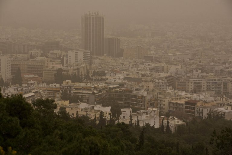 Σκόνη, ζέστη και νότιοι άνεμοι | Newsit.gr Σκόνη, ζέστη και νότιοι άνεμοι | Newsit.gr