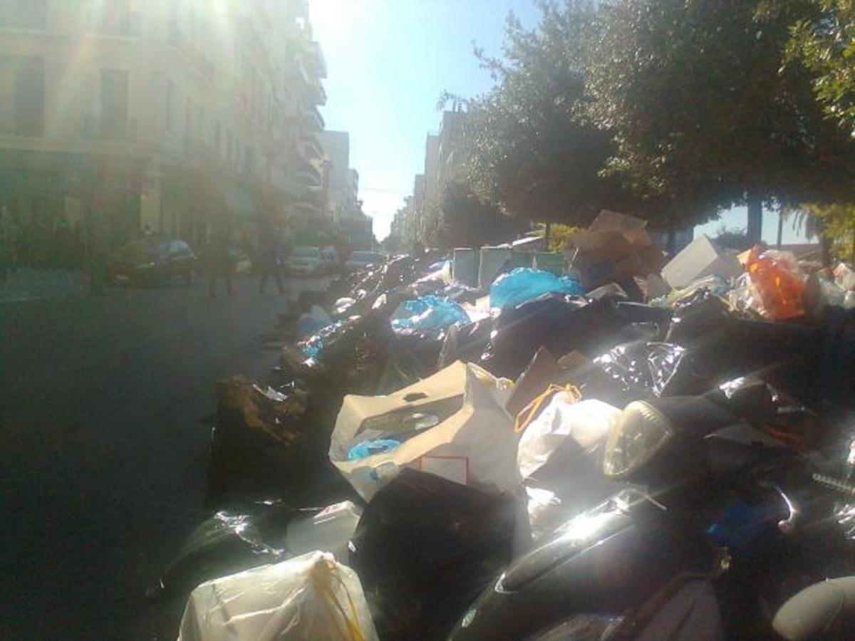 «Πνίγεται» στα σκουπίδια η Πάτρα – Φωτό | Newsit.gr «Πνίγεται» στα σκουπίδια η Πάτρα – Φωτό | Newsit.gr