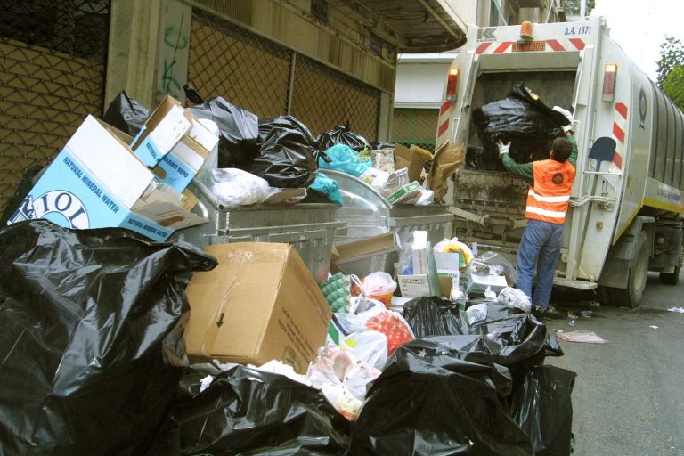 Μαγνησία: Τράκαρε με σκουπιδιάρικο και χαροπαλεύει… | Newsit.gr Μαγνησία: Τράκαρε με σκουπιδιάρικο και χαροπαλεύει… | Newsit.gr