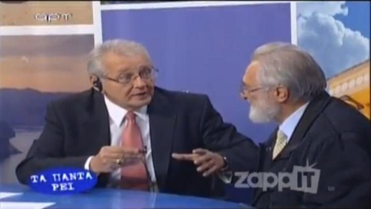 Ο Γιάννης Σμαραγδής άργησε να πάει στην εκπομπή του Δημήτρη Κωνσταντάρα, λόγω κίνησης και έτσι μοιράστηκαν το ίδιο μικρόφωνο! | Newsit.gr Ο Γιάννης Σμαραγδής άργησε να πάει στην εκπομπή του Δημήτρη Κωνσταντάρα, λόγω κίνησης και έτσι μοιράστηκαν το ίδιο μικρόφωνο! | Newsit.gr