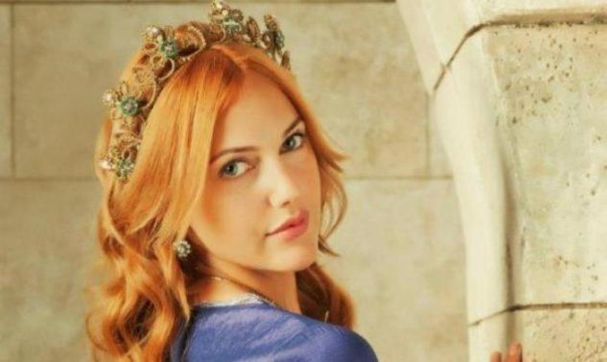 Η ηθοποιός που υποδύεται την Χουρέμ παντρεύεται το καλοκαίρι! | Newsit.gr Η ηθοποιός που υποδύεται την Χουρέμ παντρεύεται το καλοκαίρι! | Newsit.gr
