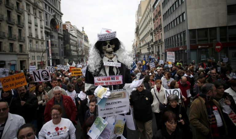 «Πλημμύρισαν» όλη την Ισπανία γιατροί και νοσηλευτές | Newsit.gr «Πλημμύρισαν» όλη την Ισπανία γιατροί και νοσηλευτές | Newsit.gr