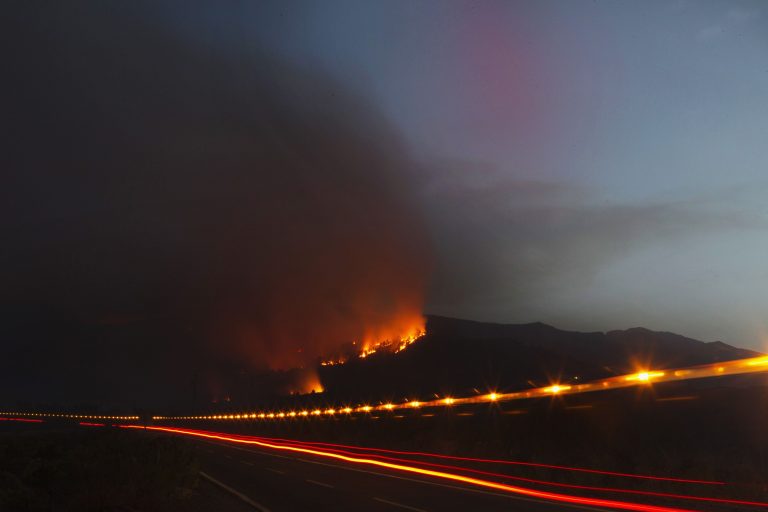 Οι φλόγες έριξαν από βράχο πατέρα και κόρη – Τραγωδία στην Ισπανία από τις φωτιές | Newsit.gr Οι φλόγες έριξαν από βράχο πατέρα και κόρη – Τραγωδία στην Ισπανία από τις φωτιές | Newsit.gr