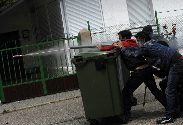 Ισπανία: Συγκρούσεις μεταλλωρύχων με την αστυνομία | Newsit.gr Ισπανία: Συγκρούσεις μεταλλωρύχων με την αστυνομία | Newsit.gr