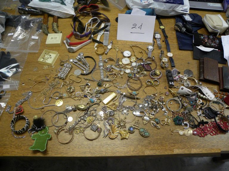 Εξαρθρώθηκε σπείρα που διέπραττε αιματηρές ληστείες σε Βόλο και Λάρισα | Newsit.gr Εξαρθρώθηκε σπείρα που διέπραττε αιματηρές ληστείες σε Βόλο και Λάρισα | Newsit.gr