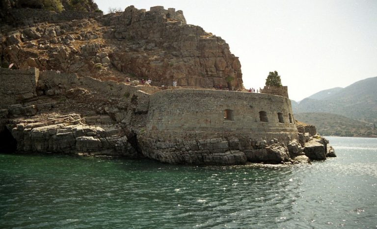 Αιτωλοακαρνανία: Δεν θέλουν μια οικογένεια λεπρών στο χωριό | Newsit.gr Αιτωλοακαρνανία: Δεν θέλουν μια οικογένεια λεπρών στο χωριό | Newsit.gr