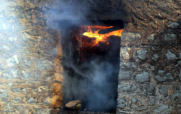 Εύβοια: Ηλικιωμένος πέθανε από ασφυξία μετά από πυρκαγιά στο σπίτι του | Newsit.gr Εύβοια: Ηλικιωμένος πέθανε από ασφυξία μετά από πυρκαγιά στο σπίτι του | Newsit.gr