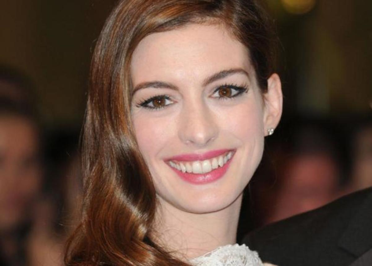 OMG! Η Anne Hathaway ξύρισε τα μαλλιά της! Δες εδώ το νέο της look! | Newsit.gr OMG! Η Anne Hathaway ξύρισε τα μαλλιά της! Δες εδώ το νέο της look! | Newsit.gr