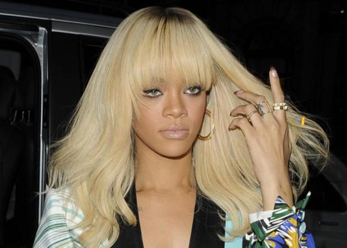 Η Rihanna έγινε μελαχρινή! Α! Και ξύρισε κάποια μαλλιά! | Newsit.gr Η Rihanna έγινε μελαχρινή! Α! Και ξύρισε κάποια μαλλιά! | Newsit.gr
