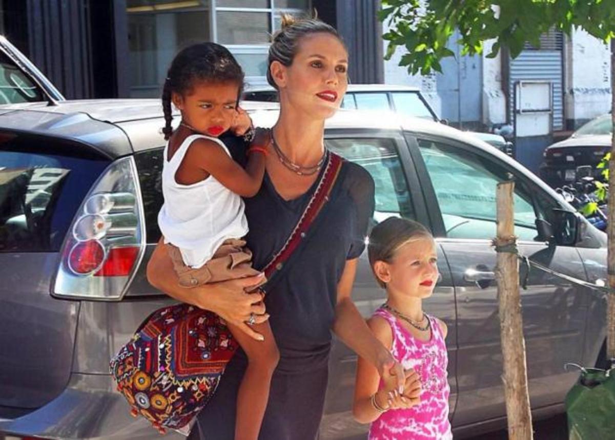 Η Heidi Klum έχει φορέσει στις κόρες της κόκκινο κραγιόν! Είναι ok ή too much; | Newsit.gr Η Heidi Klum έχει φορέσει στις κόρες της κόκκινο κραγιόν! Είναι ok ή too much; | Newsit.gr