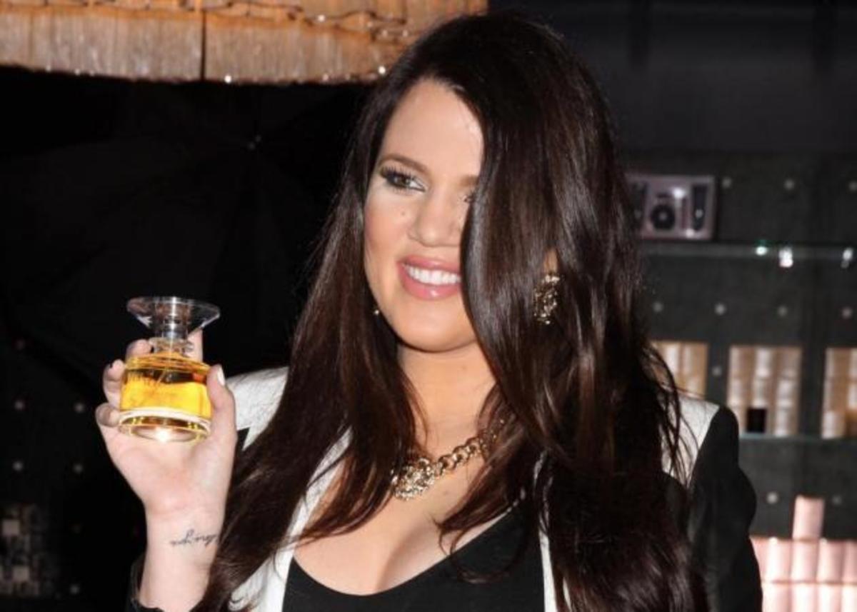 Η Khloe Kardashian μιλάει για την δική τους σειρά μακιγιάζ, Khroma! Γιατί μηνύθηκε; | Newsit.gr Η Khloe Kardashian μιλάει για την δική τους σειρά μακιγιάζ, Khroma! Γιατί μηνύθηκε; | Newsit.gr