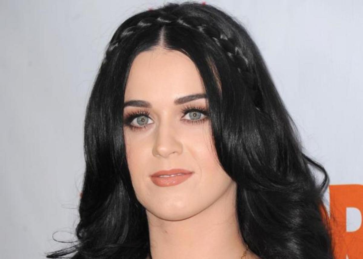 Η Katy Perry ετοιμάζει σειρά με ψεύτικες βλεφαρίδες! | Newsit.gr Η Katy Perry ετοιμάζει σειρά με ψεύτικες βλεφαρίδες! | Newsit.gr