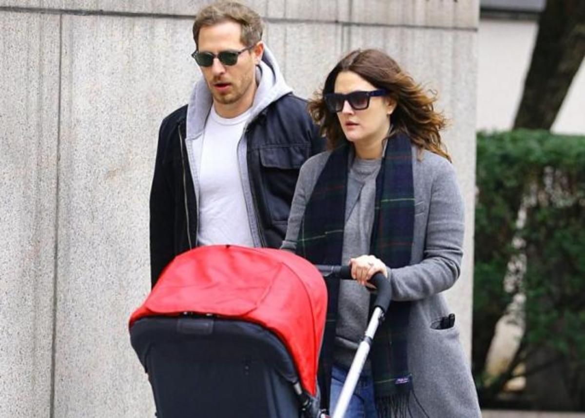 Η Drew Barrymore θέλει να κληροδοτήσει την εταιρία καλλυντικών της στην κόρη της! | Newsit.gr Η Drew Barrymore θέλει να κληροδοτήσει την εταιρία καλλυντικών της στην κόρη της! | Newsit.gr