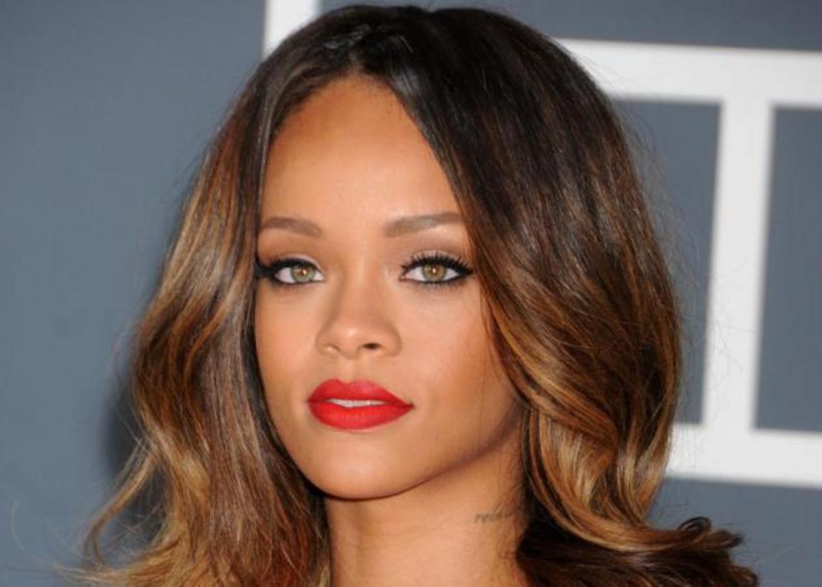 Και το κραγιόν που φόρεσε η Rihanna στα Grammy είναι… | Newsit.gr Και το κραγιόν που φόρεσε η Rihanna στα Grammy είναι… | Newsit.gr