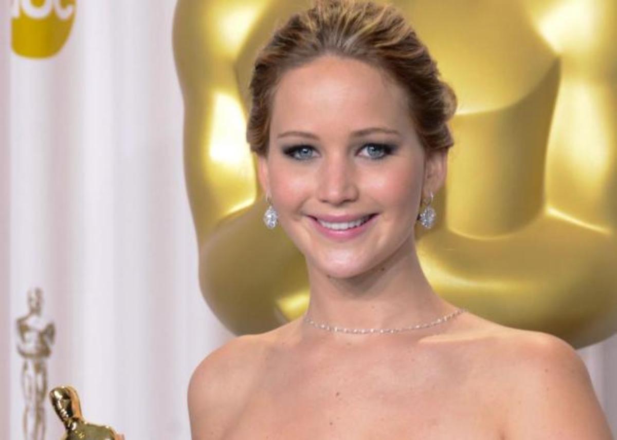 Δεύτερο κρούσμα αλλαγής χρώματος! Η Jennifer Lawrence τα έβαψε μαύρα μετά τα Oscar! | Newsit.gr Δεύτερο κρούσμα αλλαγής χρώματος! Η Jennifer Lawrence τα έβαψε μαύρα μετά τα Oscar! | Newsit.gr