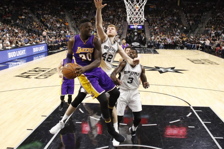 NBA: Οι Σπερς ισοπέδωσαν τους Λέικερς! | Newsit.gr NBA: Οι Σπερς ισοπέδωσαν τους Λέικερς! | Newsit.gr