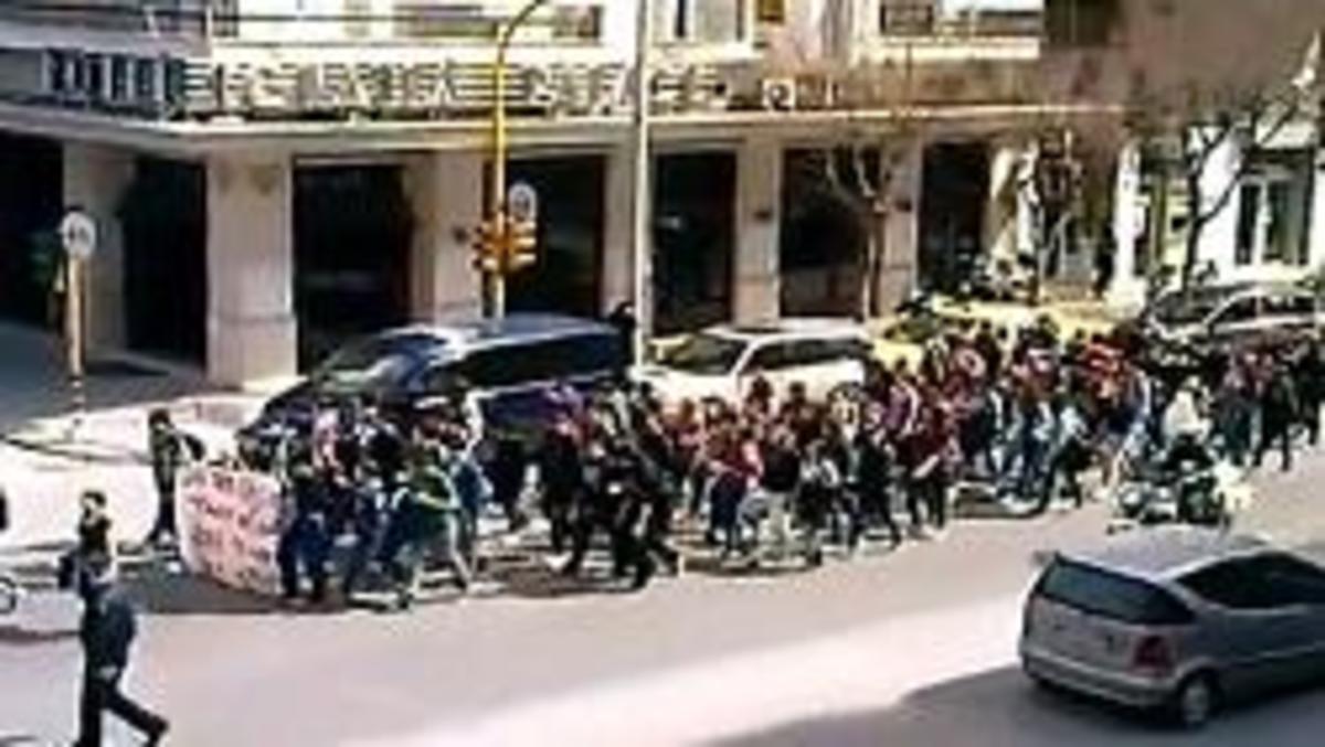 Θεσσαλονίκη: Μαθητική πορεία στην οδό Εγνατία – Δείτε το βίντεο! | Newsit.gr Θεσσαλονίκη: Μαθητική πορεία στην οδό Εγνατία – Δείτε το βίντεο! | Newsit.gr