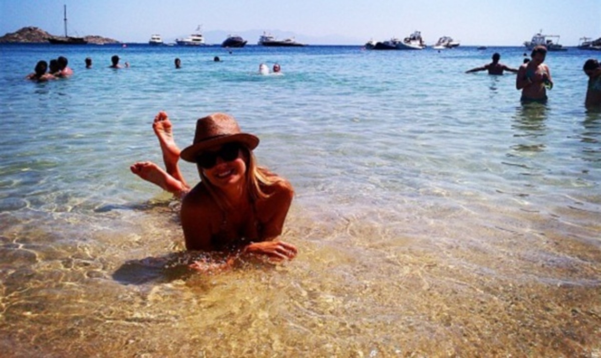 H S. Keibler ξεφαντώνει στη Μύκονο χωρίς το σύντροφό της G. Clooney! Βίντεο | Newsit.gr H S. Keibler ξεφαντώνει στη Μύκονο χωρίς το σύντροφό της G. Clooney! Βίντεο | Newsit.gr