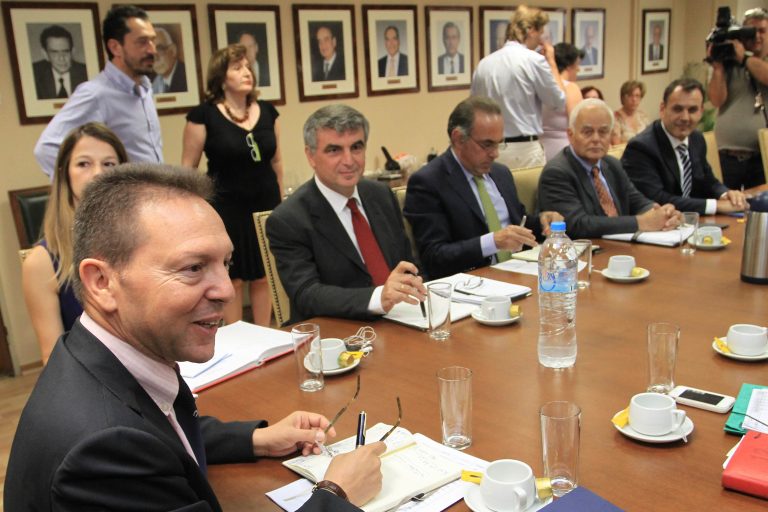 Έξαλλοι στο οικονομικό επιτελείο για τους «αδιάβαστους» υπουργούς – Υπουργός έπρεπε να κάνει περικοπές 2,1 δισ και έκανε πρόταση μόλις για 100 εκατ | Newsit.gr Έξαλλοι στο οικονομικό επιτελείο για τους «αδιάβαστους» υπουργούς – Υπουργός έπρεπε να κάνει περικοπές 2,1 δισ και έκανε πρόταση μόλις για 100 εκατ | Newsit.gr