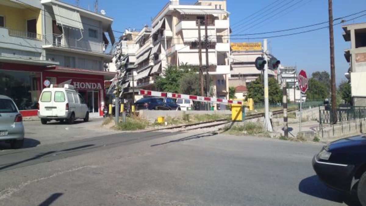 Λαμία: »Πάτα το κουμπί παιδάκι μου, βλέπεις τρένο»; Δείτε βίντεο! | Newsit.gr Λαμία: »Πάτα το κουμπί παιδάκι μου, βλέπεις τρένο»; Δείτε βίντεο! | Newsit.gr