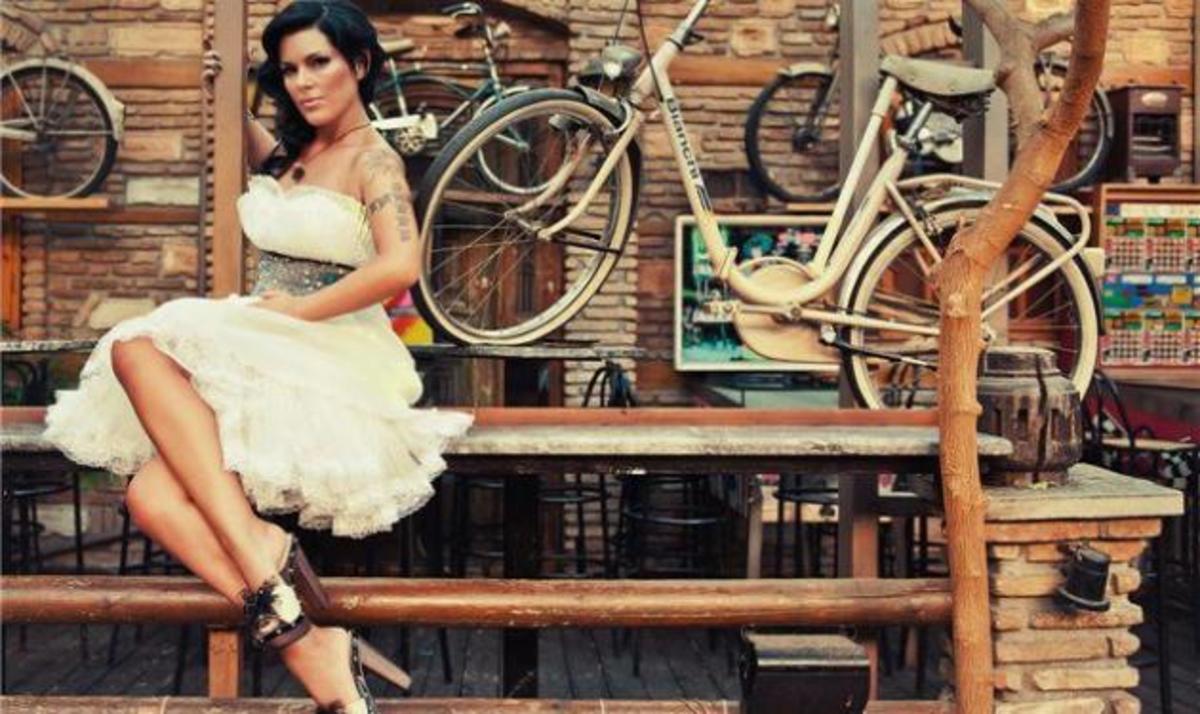 Το συγκινητικό γράμμα της Sunny Μπαλτζή για το χαμό της φίλης της! | Newsit.gr Το συγκινητικό γράμμα της Sunny Μπαλτζή για το χαμό της φίλης της! | Newsit.gr