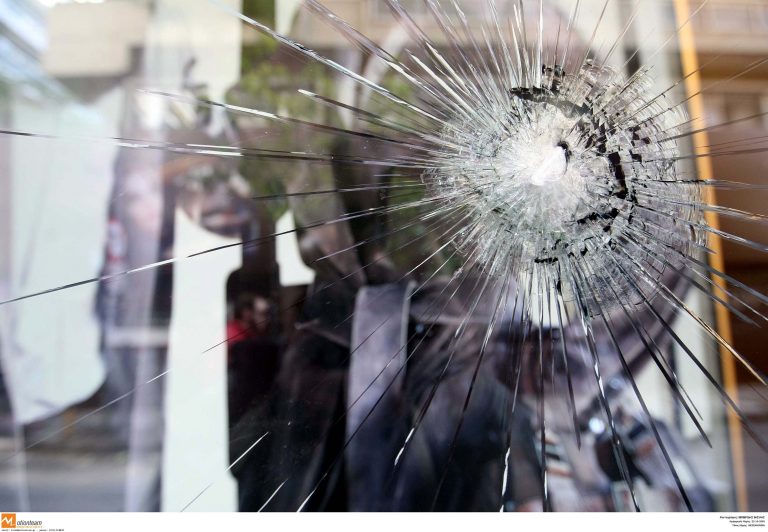 Πυροβόλησαν… σούπερ μάρκετ στο Ηράκλειο! | Newsit.gr Πυροβόλησαν… σούπερ μάρκετ στο Ηράκλειο! | Newsit.gr