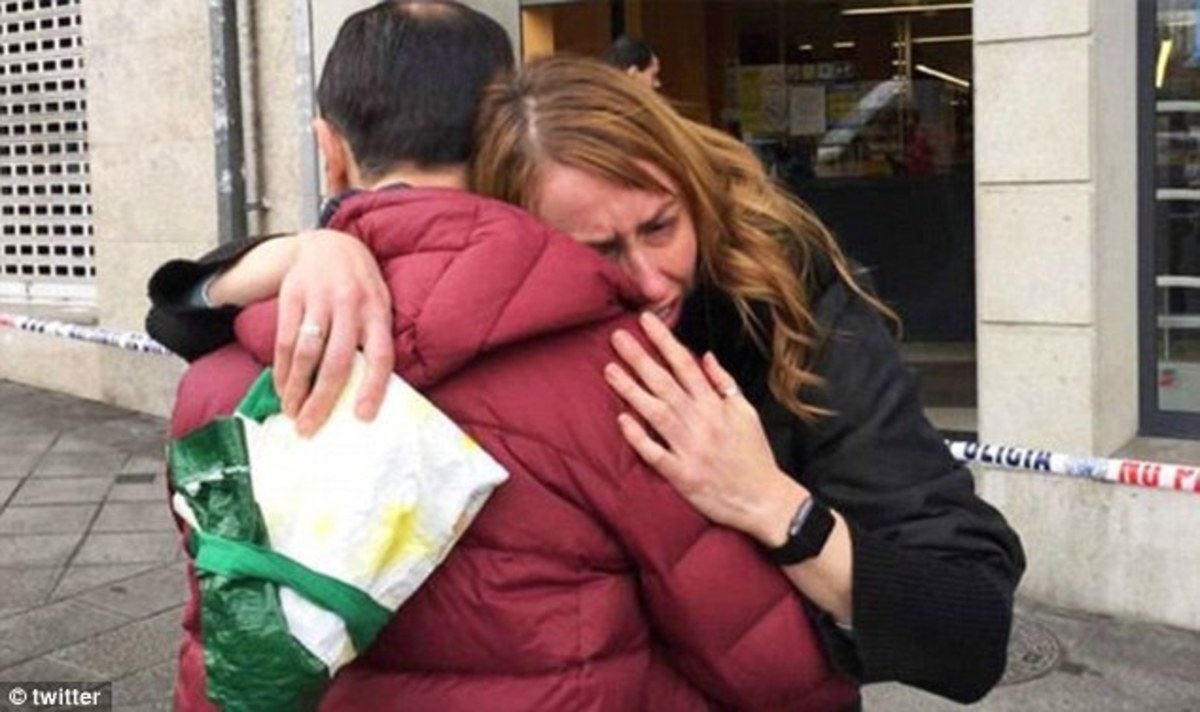 Τρόμος σε σούπερ μάρκετ – Άνοιξε πυρ φωνάζοντας «Αλάχου Ακμπάρ» | Newsit.gr Τρόμος σε σούπερ μάρκετ – Άνοιξε πυρ φωνάζοντας «Αλάχου Ακμπάρ» | Newsit.gr