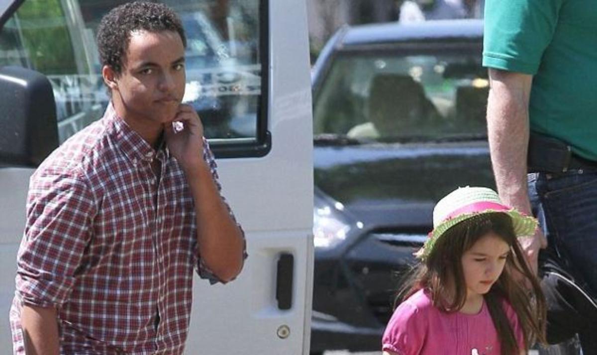 Αυτός είναι ο 17χρονος αδερφός της Suri Cruise! Δες photo από τις βόλτες τους! | Newsit.gr Αυτός είναι ο 17χρονος αδερφός της Suri Cruise! Δες photo από τις βόλτες τους! | Newsit.gr
