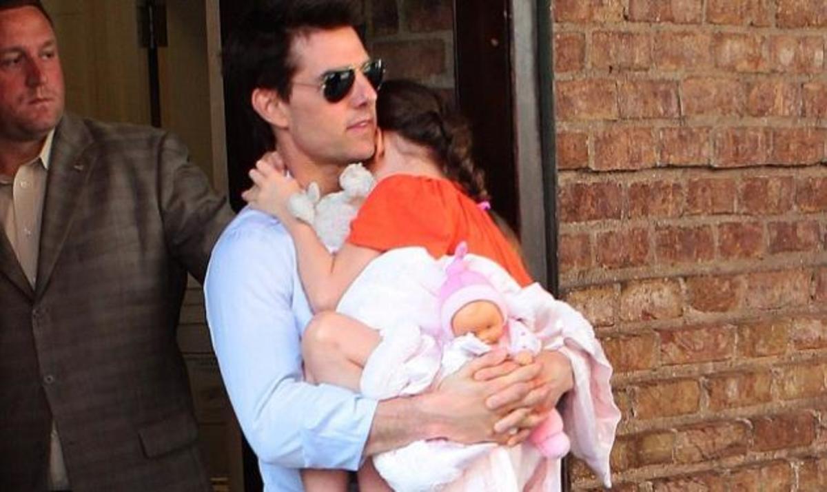 Suri Cruise: Ταξίδεψε με ιδιωτικό jet στο Λονδίνο για να δει τον μπαμπά της! | Newsit.gr Suri Cruise: Ταξίδεψε με ιδιωτικό jet στο Λονδίνο για να δει τον μπαμπά της! | Newsit.gr