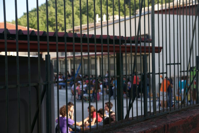 «Θα φωνάξω τη Χρυσή Αυγή» απείλησε καθηγητής τους μαθητές του! | Newsit.gr «Θα φωνάξω τη Χρυσή Αυγή» απείλησε καθηγητής τους μαθητές του! | Newsit.gr