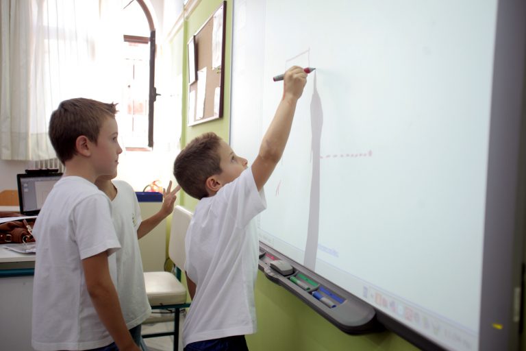 Προωθείται η γαλλική γλώσσα στην ελληνική εκπαίδευση | Newsit.gr Προωθείται η γαλλική γλώσσα στην ελληνική εκπαίδευση | Newsit.gr