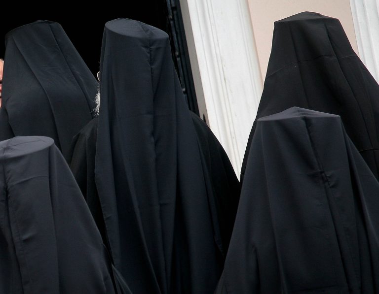 Ζάμπλουτοι 2 Μητροπολίτες με πάνω από 5 εκατ. ευρώ στην τράπεζα | Newsit.gr Ζάμπλουτοι 2 Μητροπολίτες με πάνω από 5 εκατ. ευρώ στην τράπεζα | Newsit.gr
