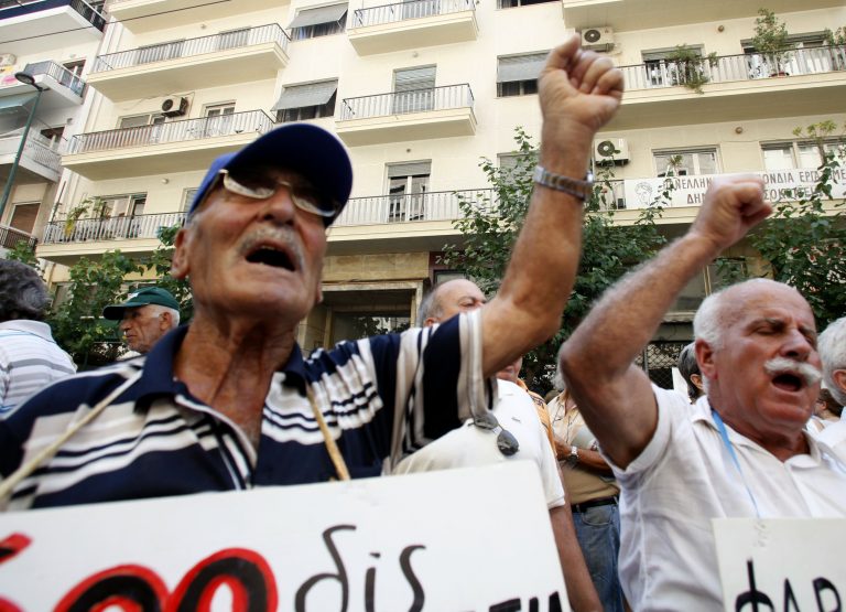 Στο δρόμο οι συνταξιούχοι στη Λαμία | Newsit.gr Στο δρόμο οι συνταξιούχοι στη Λαμία | Newsit.gr