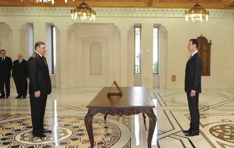 Αυτομόλησε στην Ιορδανία ο πρωθυπουργός του Άσαντ! – Νέα σφαγή αμάχων στη Χάμα | Newsit.gr Αυτομόλησε στην Ιορδανία ο πρωθυπουργός του Άσαντ! – Νέα σφαγή αμάχων στη Χάμα | Newsit.gr