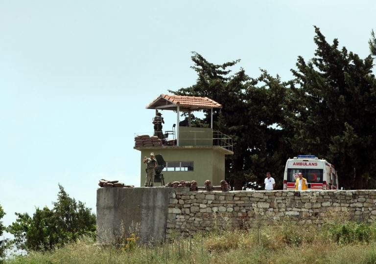 Σκοτώνει χωρίς έλεος ο συριακός στρατός – Τσακώνονται μεταξύ τους οι στρατιωτικοί | Newsit.gr Σκοτώνει χωρίς έλεος ο συριακός στρατός – Τσακώνονται μεταξύ τους οι στρατιωτικοί | Newsit.gr
