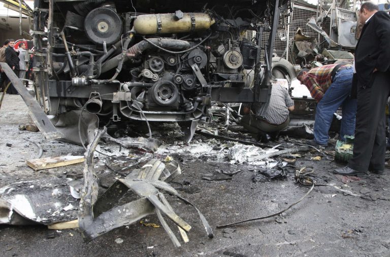 Ισχυρή έκρηξη σε λεωφορείο με προσκυνητές στη Δαμασκό | Newsit.gr Ισχυρή έκρηξη σε λεωφορείο με προσκυνητές στη Δαμασκό | Newsit.gr
