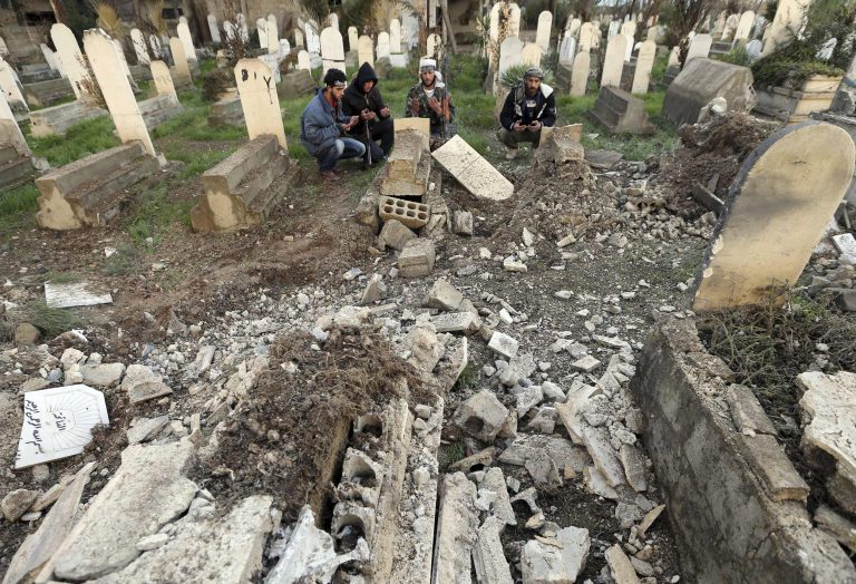 Οι αντικαθεστωτικοί κατηγορούν τη Δαμασκό για τη σφαγή 106 αμάχων | Newsit.gr Οι αντικαθεστωτικοί κατηγορούν τη Δαμασκό για τη σφαγή 106 αμάχων | Newsit.gr