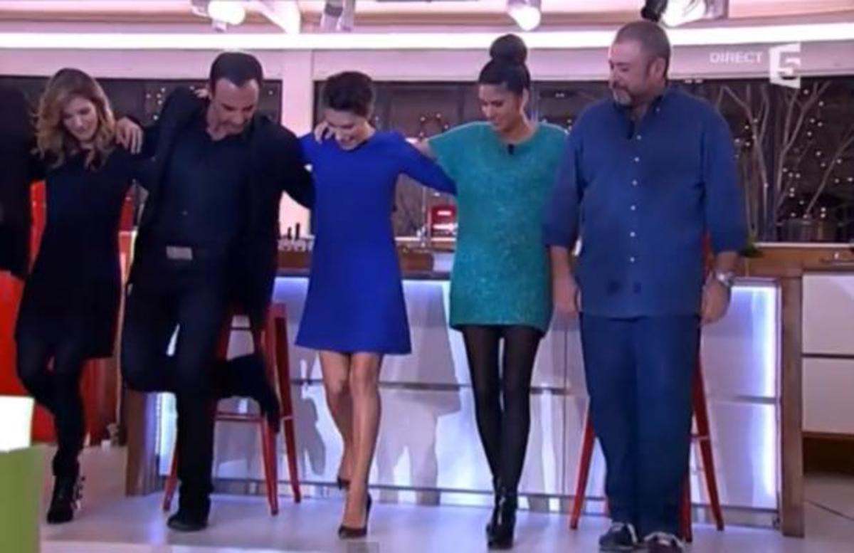 Μέτα τον κύριο Gangam Style, ο Νίκος Αλιάγας μαθαίνει και τους Γάλλους να χορεύουν συρτάκι! | Newsit.gr Μέτα τον κύριο Gangam Style, ο Νίκος Αλιάγας μαθαίνει και τους Γάλλους να χορεύουν συρτάκι! | Newsit.gr