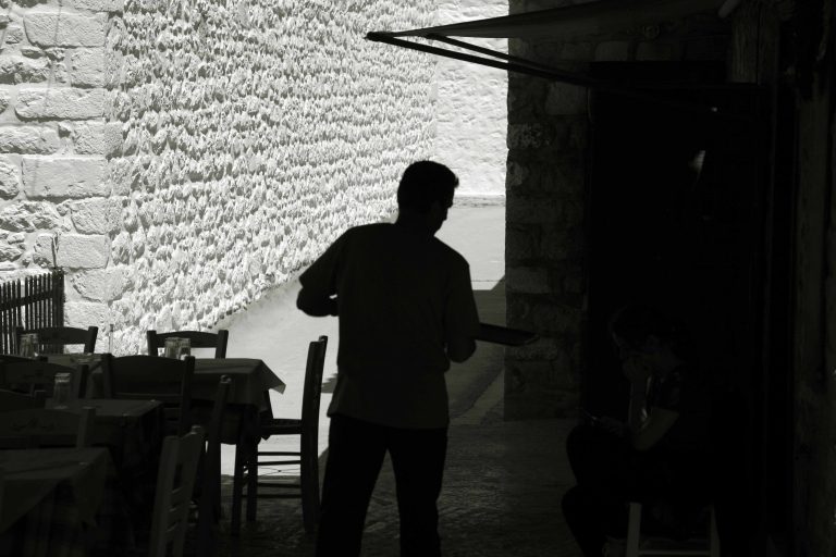 Τον χτύπησαν με πέτρα στο πρόσωπο για να τον ληστέψουν! | Newsit.gr Τον χτύπησαν με πέτρα στο πρόσωπο για να τον ληστέψουν! | Newsit.gr