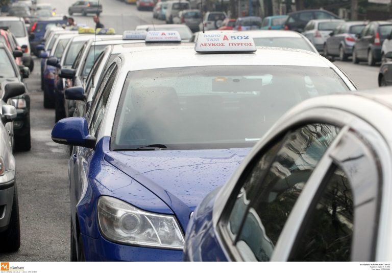 Μπαράζ επιθέσεων σε ταξί της Ξάνθης | Newsit.gr Μπαράζ επιθέσεων σε ταξί της Ξάνθης | Newsit.gr