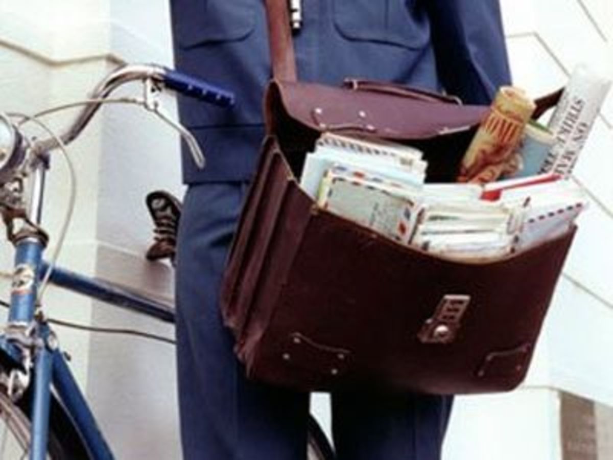 O ταχυδρόμος «σούφρωνε» τα γράμματα… | Newsit.gr O ταχυδρόμος «σούφρωνε» τα γράμματα… | Newsit.gr