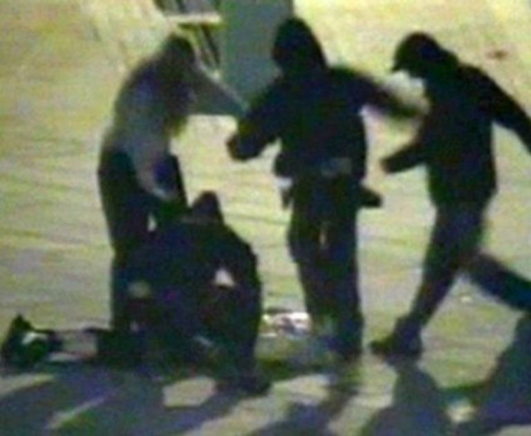 Τρίκαλα: Ανήλικοι δίνουν ραντεβού για ξύλο στην πλατεία! | Newsit.gr Τρίκαλα: Ανήλικοι δίνουν ραντεβού για ξύλο στην πλατεία! | Newsit.gr
