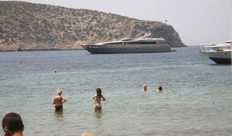 Προσάραξη θαλαμηγού στην Κέρκυρα | Newsit.gr Προσάραξη θαλαμηγού στην Κέρκυρα | Newsit.gr