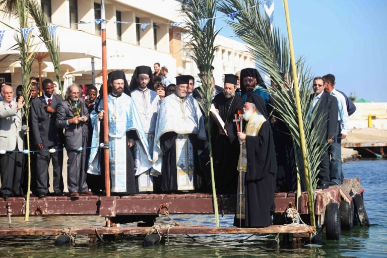 Ματαιώθηκε μετά από δεκαετίες η ρίψη του Τιμίου Σταυρού στο Νείλο | Newsit.gr Ματαιώθηκε μετά από δεκαετίες η ρίψη του Τιμίου Σταυρού στο Νείλο | Newsit.gr