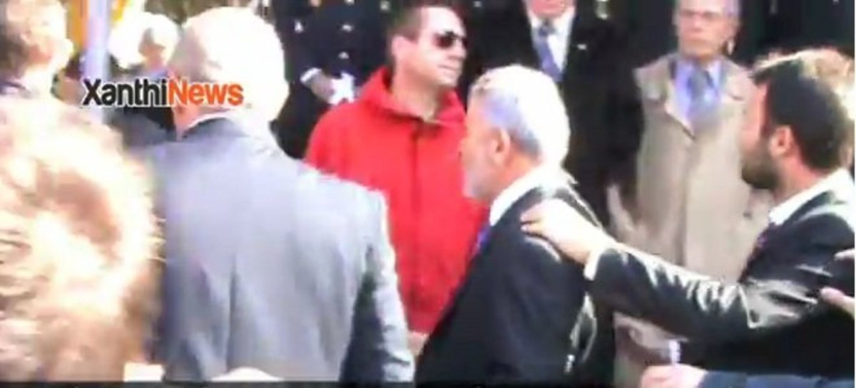 Ξάνθη: Πήραν στο κυνήγι τον Υφυπουργό Υγείας! – video | Newsit.gr Ξάνθη: Πήραν στο κυνήγι τον Υφυπουργό Υγείας! – video | Newsit.gr