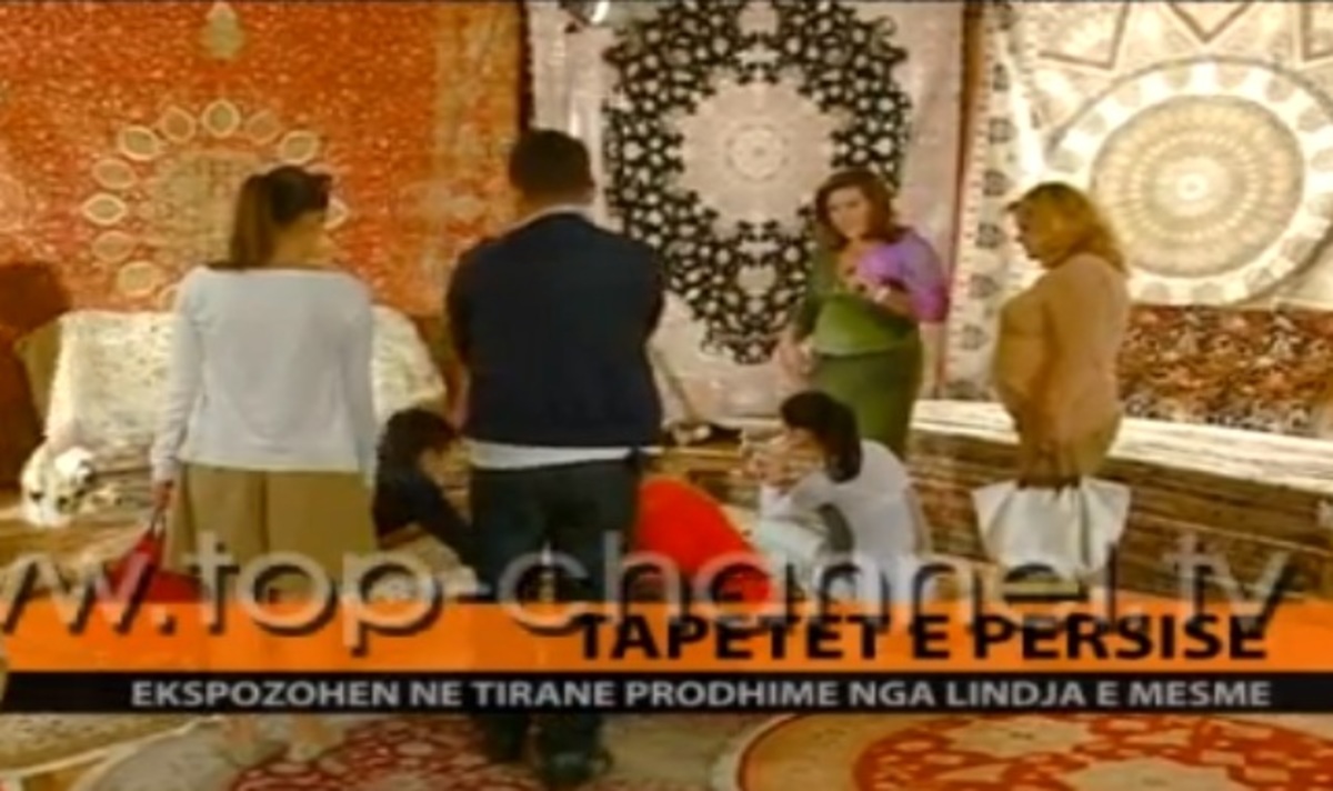 Η Δέσποινα Μοιραράκη πουλάει χαλιά σε εκπομπή στα Τίρανα! | Newsit.gr Η Δέσποινα Μοιραράκη πουλάει χαλιά σε εκπομπή στα Τίρανα! | Newsit.gr